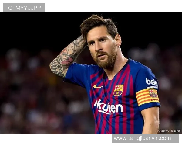 足球球星手伴揭秘：明星球员背后的神秘支持者与默默奉献